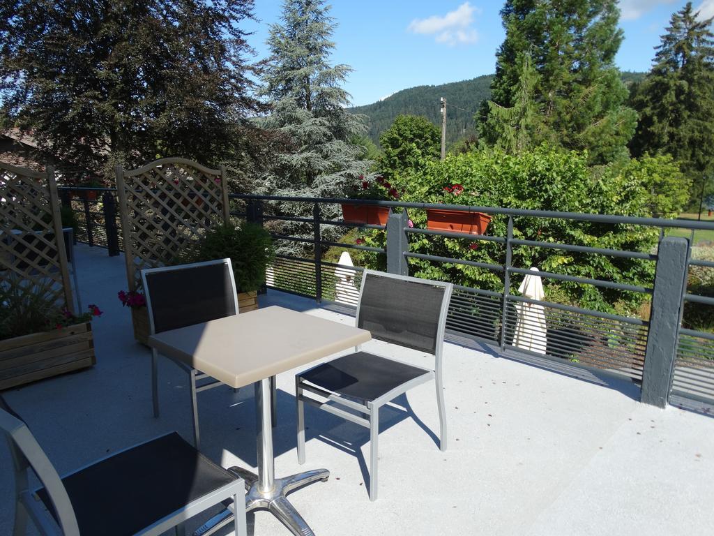 Hotel Restaurant L Echo Du Lac Gérardmer Buitenkant foto